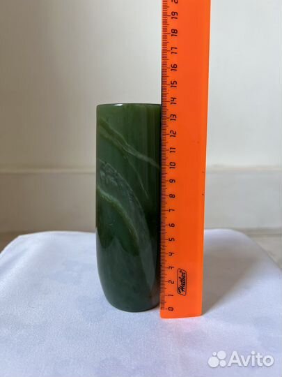 Ваза нефритовая