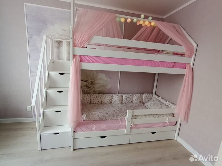 Двухъярусная кровать