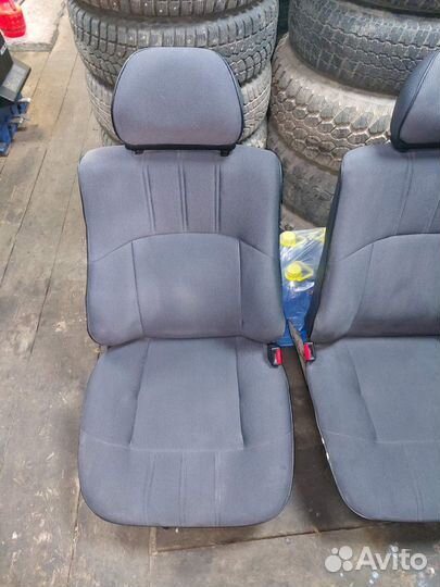 Передние сиденья УАЗ Симбир 3160 3162 31622