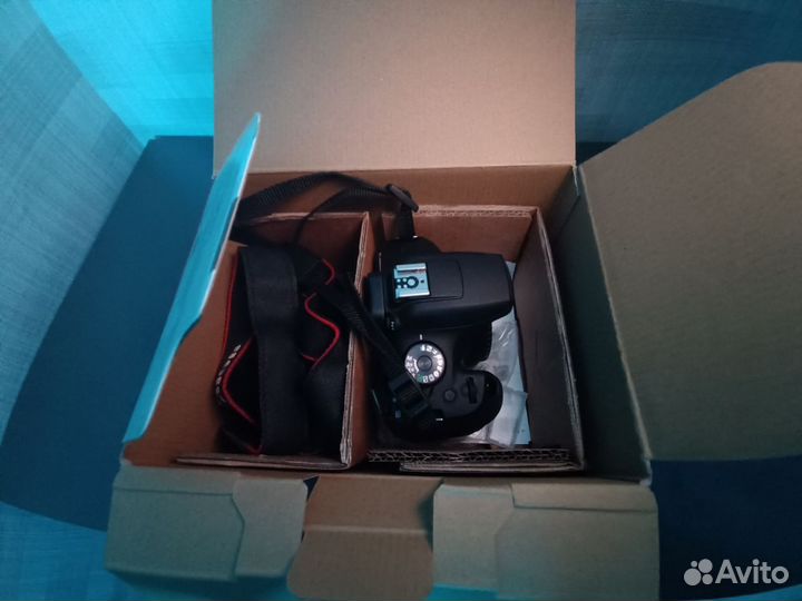 Фотокамера Canon EOS 2000D