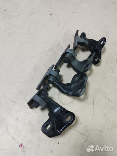 Петля передней двери BMW 7 E65 бмв 7 Е65 Е66