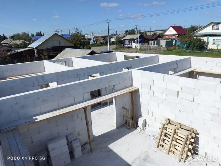 Бригада строителей