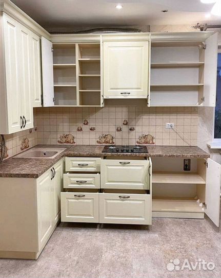Кухня угловая новая в наличии