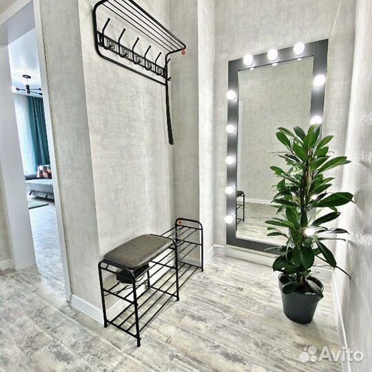 Гримерное зеркало с лампочками