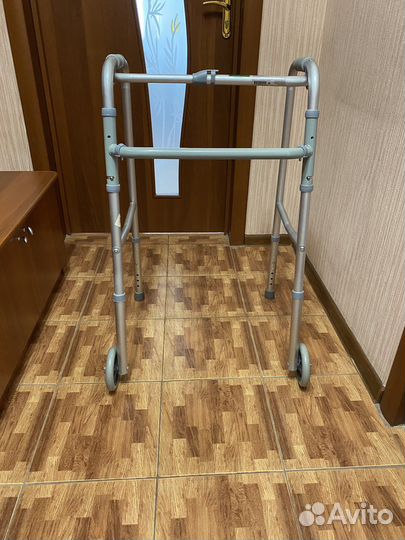 Ходунки для взрослых на колесах