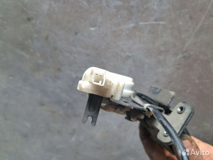 Замок крышки багажника Mazda 3