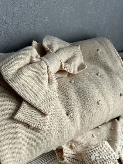 Комплект на выписку вязанный