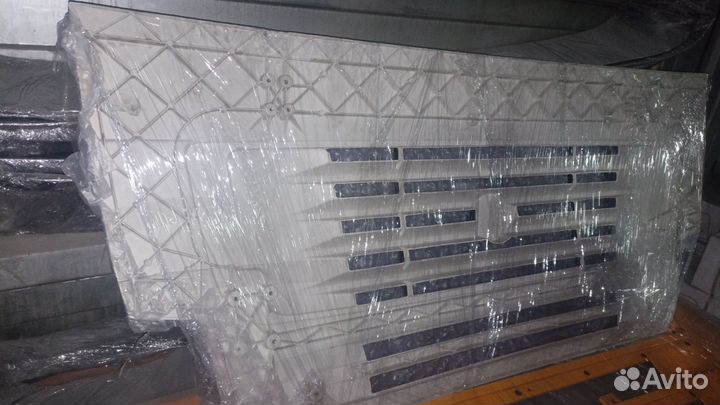 Капот (облицовка,решётка радиатора) howo WG1642110