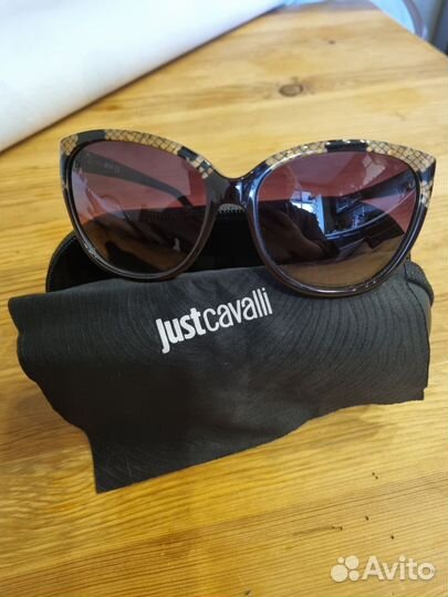 Солнцезащитные очки женские брендовые