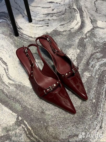 Туфли с острым носом