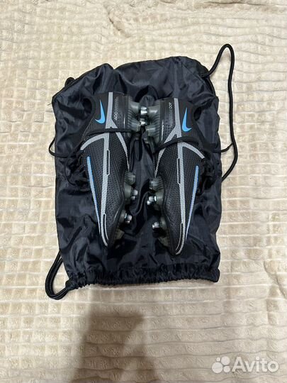 Футбольные бутсы nike