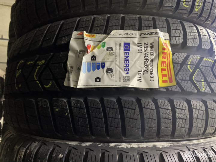 Pirelli Scorpion Winter 2 255/40 R20 и 285/35 R20