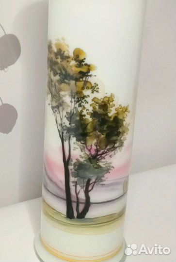 Ваза для цветов из молочного стекла. Винтаж