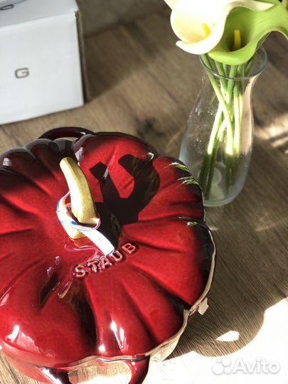 Кастрюля чугунная staub