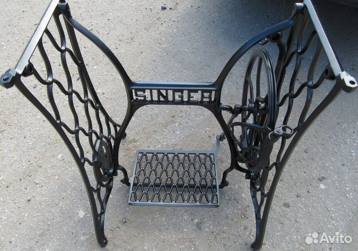 Интерьерная композиция/швейная машинка Зингер