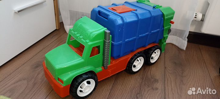 Мусоровоз большой