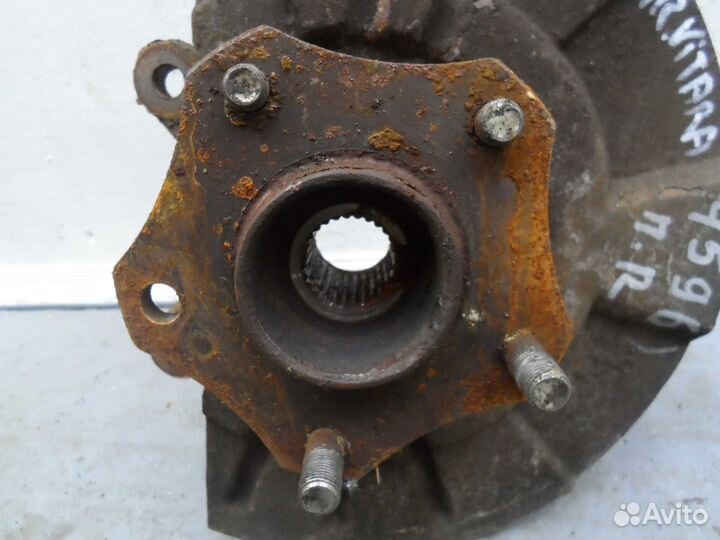 Кулак поворотный правый Suzuki Grand Vitara 2 JT