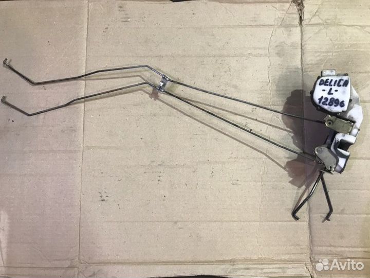 Замок двери передний левый Mitsubishi Delica PF8W