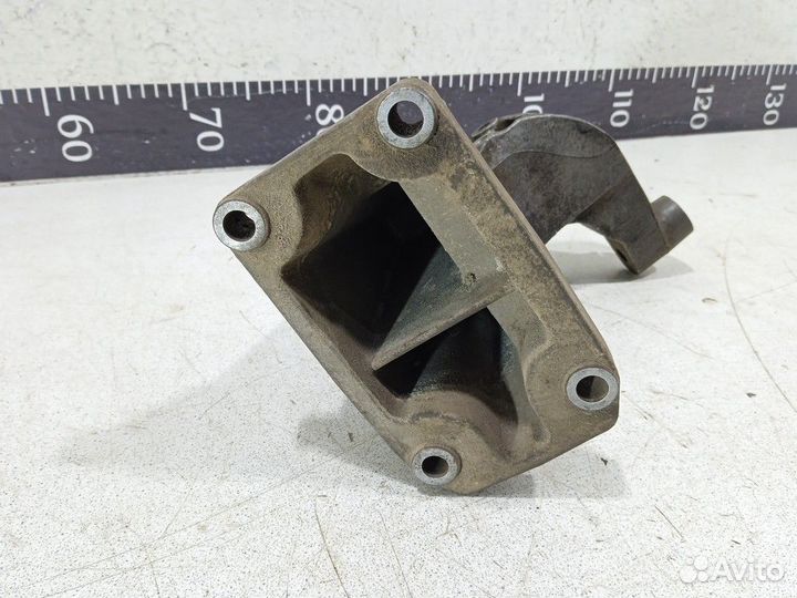 Кронштейн двигателя