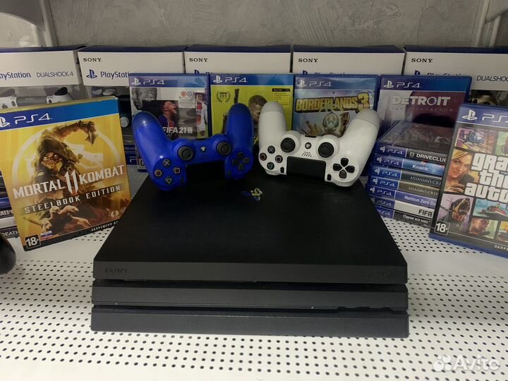 Sony PS 4 Pro + Много игр и 2 Джойстика
