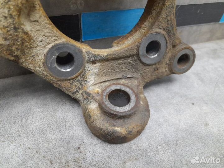 Кулак поворотный передний левый Toyota Corolla