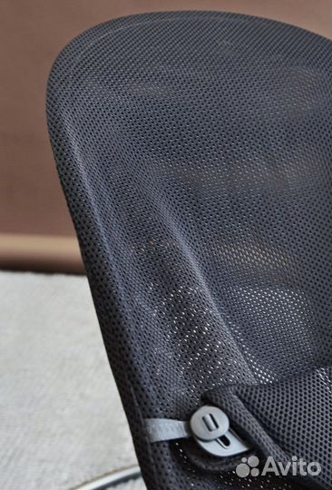Кресло шезлонг babybjorn bliss mesh