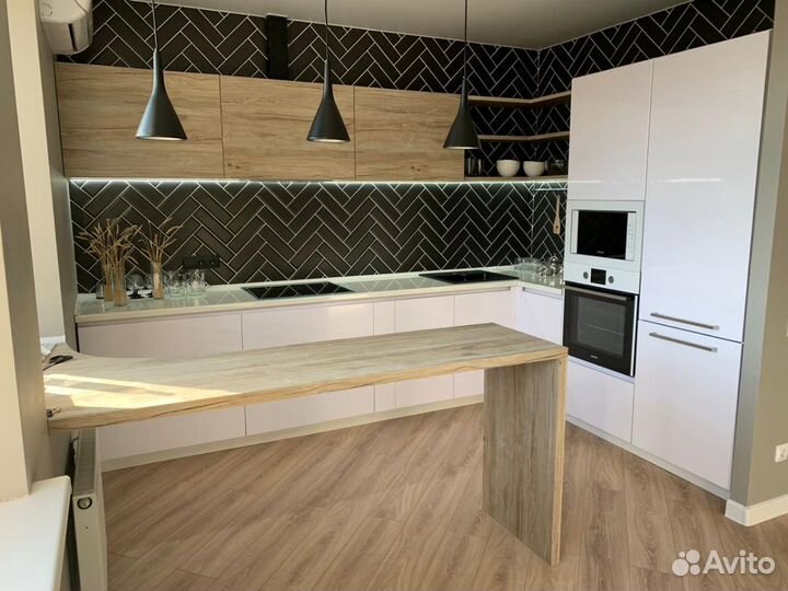 Кухня с фартуком в пoдapoк