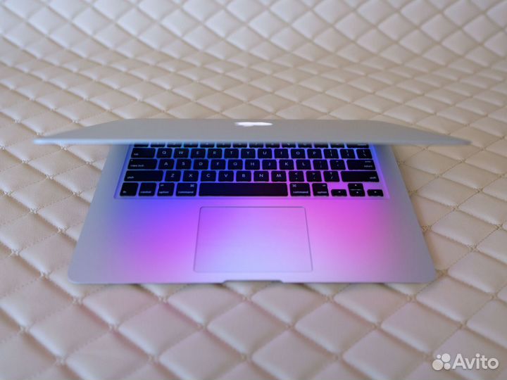 Продам Apple MacBook Air 13 (2017) 8/128 Гб