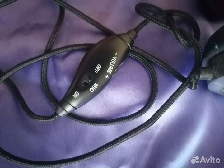 Проводные наушники с микрофоном
