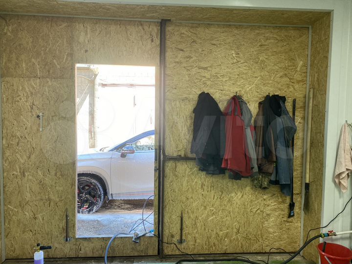 Гараж, > 30 м²