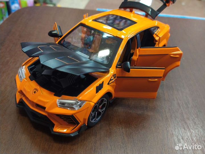 Модель автомобиля lamborgini, bmw нисан гтр