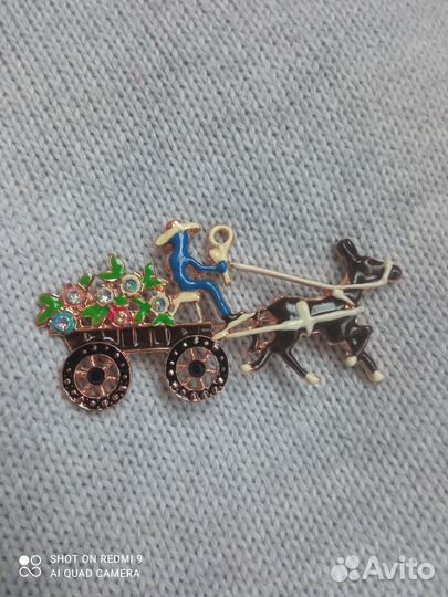 Брошь Значок Новый