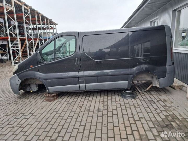 Петля капота правая Opel Vivaro