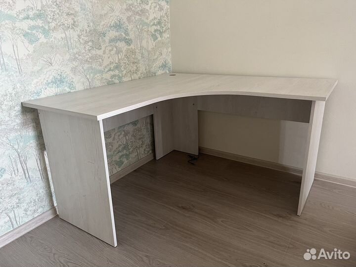 Угловой письменный стол