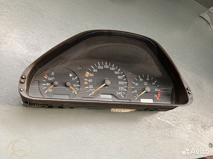 Приборная панель Mercedes w208 CLK