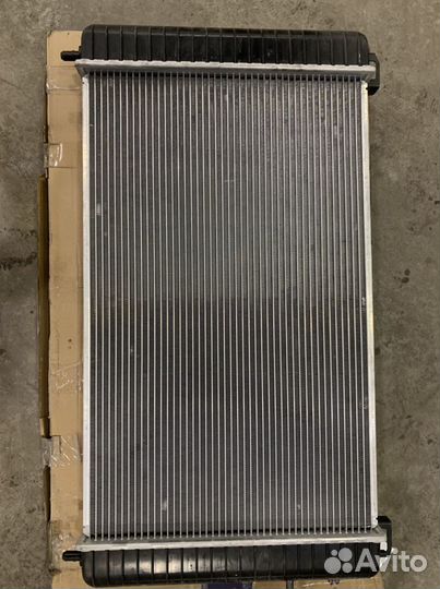Радиатор охлаждения Chevrolet tahoe 3