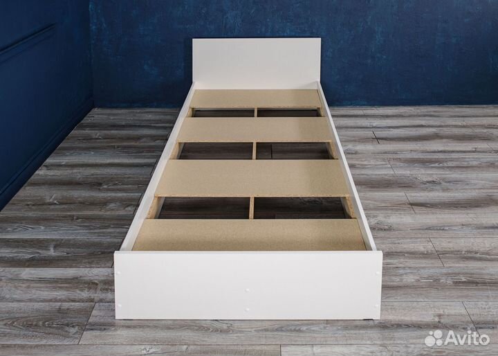 Кровать с матрасом