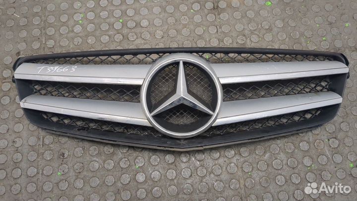 Решетка радиатора Mercedes C W204, 2008