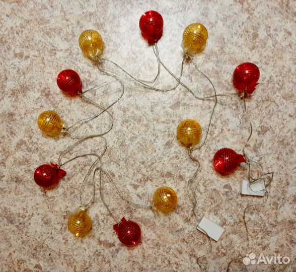 Гирлянда редкая, шары светящиеся