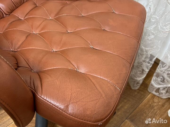 Кресло кожа и стол