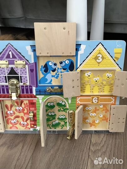 Бизиборд с замочками Melissa & Doug