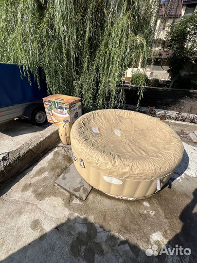 Надувной спа бассейн Bestway Lay-Z-SPA 54129 Palm