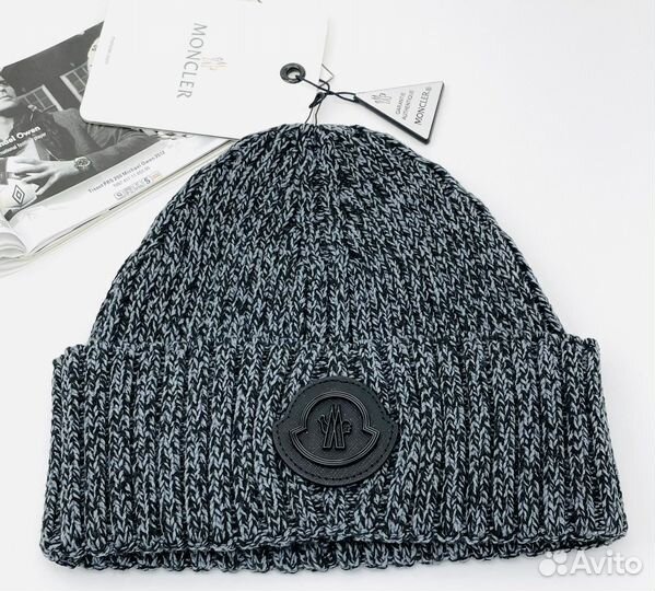 Вязаная шапка мужская moncler