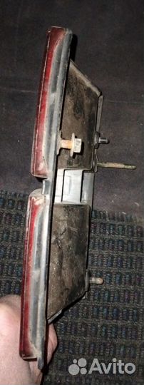 Задний левый фанарь на крышку багажника Mazda 626