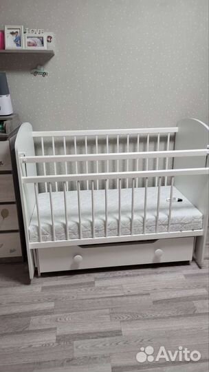 Кроватка с маятником