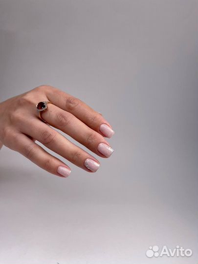 Модель на маникюр