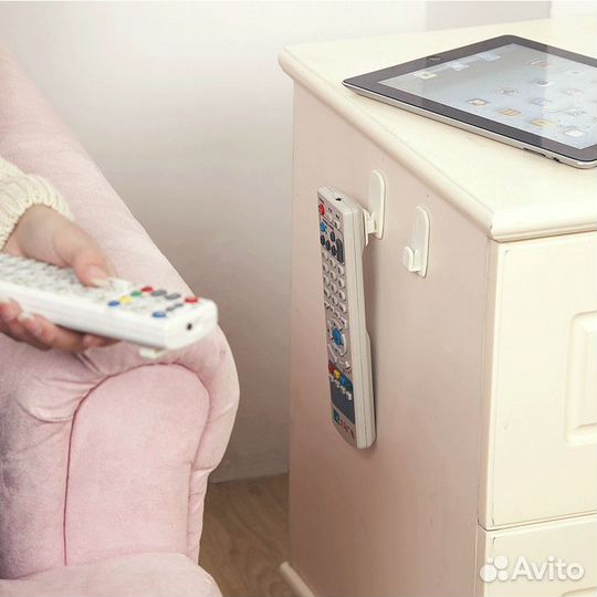 Крючки, держатели пультов и удлинителей.Новые