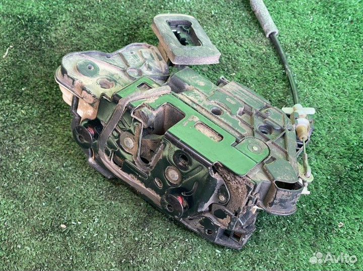 Замок двери передний левый Yeti Golf Beetle Passat