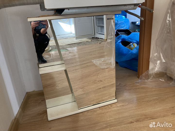 Полка для ванной с зеркалом