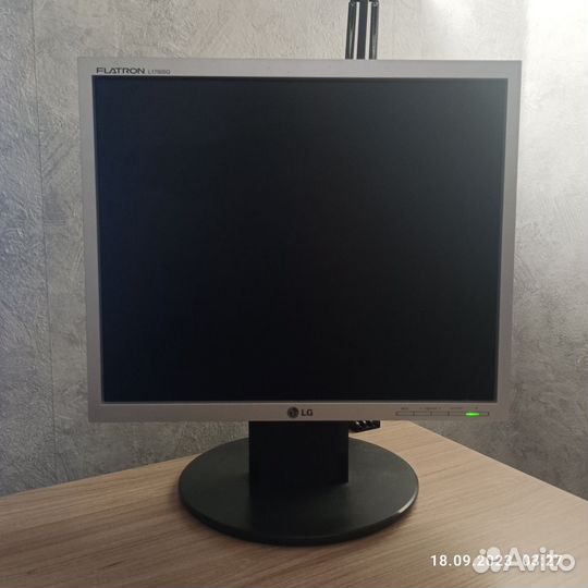 Монитор LG Flatron L1750SQ